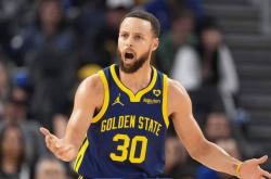 库里迎来三赛季出色发挥，澳大利亚队观众热烈欢呼！